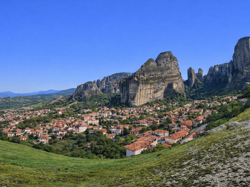 Athens Private Meteora Day Trip – Monasteries, Views & Local Guide