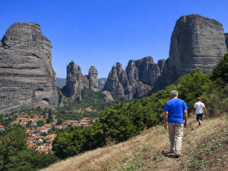 Easy Meteora Hiking Adventure – Light Trails & Iconic Views