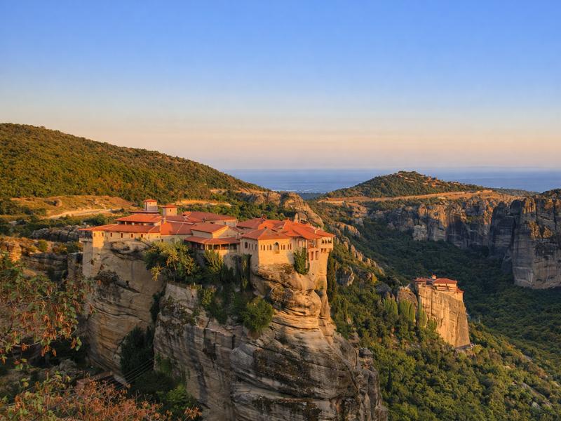 Majestic Meteora Sunset Experience – Monasteries & Local Insights